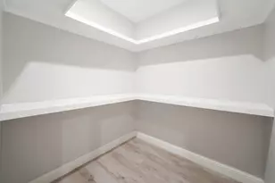 8809 Isom Ln, Dallas, TX 75249 - Photo 20