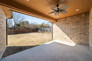 8809 Isom Ln, Dallas, TX 75249 - Photo 32