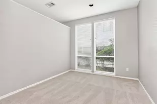 2002 N Fitzhugh Ave, Dallas, TX 75204 - Photo 18