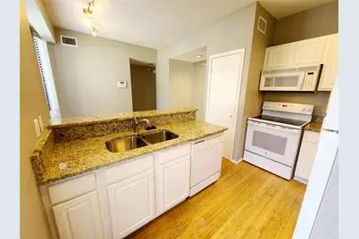 2002 N Fitzhugh Avenue #2, Dallas, TX 75204 - Photo 6