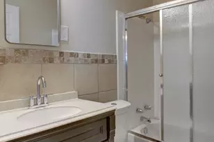 913 N 32nd St, Waco, TX 76707 - Photo 8