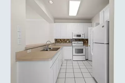 121 Wildwood Court, Grapevine, TX 76051 - Photo 6