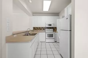 121 Wildwood Ct, Grapevine, TX 76051 - Photo 6