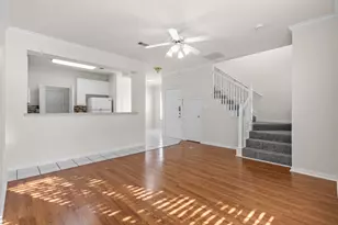 121 Wildwood Ct, Grapevine, TX 76051 - Photo 2