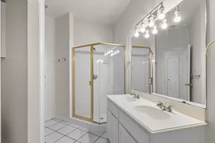 121 Wildwood Ct, Grapevine, TX 76051 - Photo 10