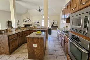 819 Paisley Ln, Glenn Heights, TX 75154 - Photo 10