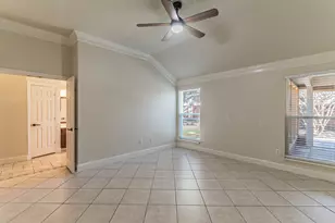 211 Crestview Dr, Arlington, TX 76018 - Photo 10