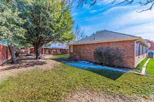 211 Crestview Dr, Arlington, TX 76018 - Photo 24