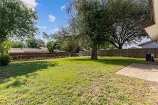1310 Willowbrook St, Lancaster, TX 75134 - Photo 8