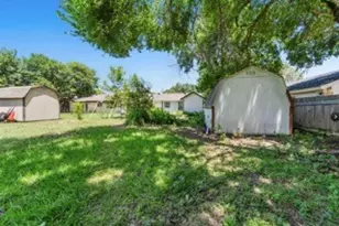 2221 Varsity Dr, Grand Prairie, TX 75051 - Photo 14