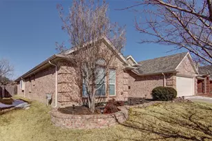 2813 White Rock Dr, Fort Worth, TX 76131 - Photo 2