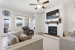 3223 Hunters Gln Dr, Aubrey, TX 76227 - Photo 18