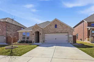 3223 Hunters Gln Dr, Aubrey, TX 76227 - Photo 2