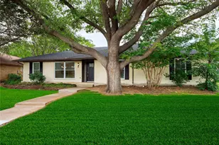 2310 Greenmeadow Dr, Carrollton, TX 75006 - Photo 4