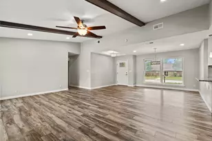 2310 Greenmeadow Dr, Carrollton, TX 75006 - Photo 14