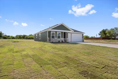 709 N Sycamore, Hico, TX 76457 - Photo 2
