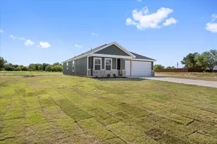 709 N Sycamore, Hico, TX 76457 - Photo 2