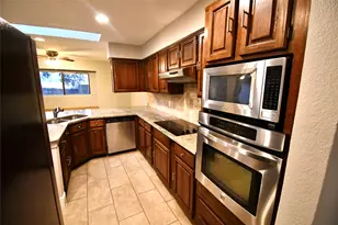 2366 Hill N Dale Dr, Irving, TX 75038 - Photo 2