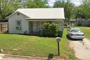 1203 Jefferson St, Bowie, TX 76230 - Photo 1