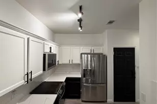 2743 Hyde Park Dr, Grand Prairie, TX 75050 - Photo 6