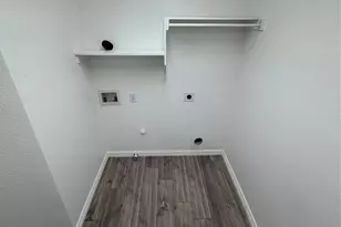 2743 Hyde Park Dr, Grand Prairie, TX 75050 - Photo 10