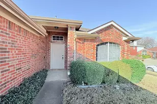 6700 Periwinkle Dr, Arlington, TX 76002 - Photo 2