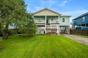 515 Copano Cove Rd, Rockport, TX 78382 - Photo 2