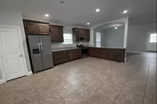 1262 E Myrtle St, Fort Worth, TX 76104 - Photo 4