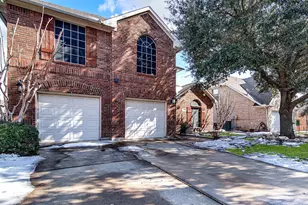 328 Tioga St, Burleson, TX 76028 - Photo 2