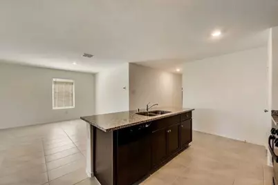 801 Vicksburg Drive, Ennis, TX 75119 - Photo 2