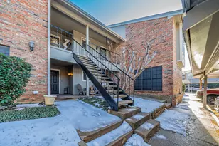 2733 Silver Creek Dr, Arlington, TX 76006 - Photo 2