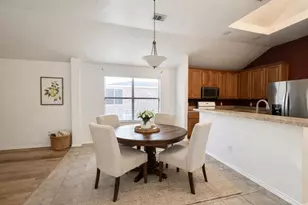 2815 Oak Crest Dr, Grand Prairie, TX 75052 - Photo 4