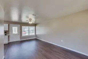 4330 Pensacola Ct, Dallas, TX 75211 - Photo 4