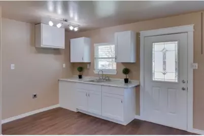 4330 Pensacola Court, Dallas, TX 75211 - Photo 6