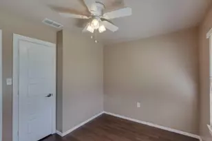 4330 Pensacola Ct, Dallas, TX 75211 - Photo 12