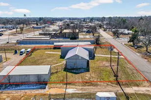 927 N Palestine St, Athens, TX 75751 - Photo 1