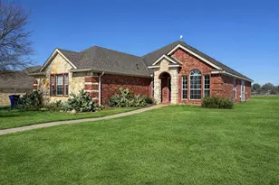 420 Woodlawn St, Krum, TX 76249 - Photo 2