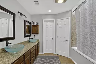 2010 Libby Ln, Grand Prairie, TX 75050 - Photo 18