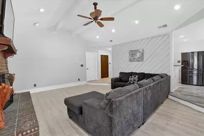 2010 Libby Lane, Grand Prairie, TX 75050 - Photo 6