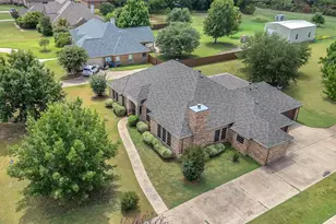 1921 Willow Bend Dr, Oak Leaf, TX 75154 - Photo 4