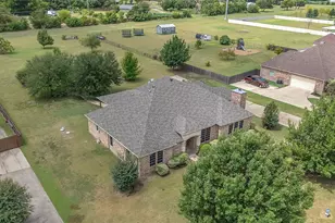 1921 Willow Bend Dr, Oak Leaf, TX 75154 - Photo 1