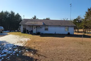 401 Meadowview Ln, Point, TX 75472 - Photo 1