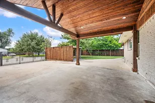 8405 Greenstone Dr, Dallas, TX 75243 - Photo 16