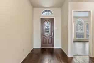 115 Holly St, Waxahachie, TX 75165 - Photo 2