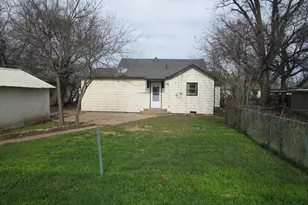 515 W McLain St, Seymour, TX 76380 - Photo 10