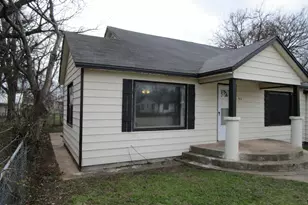 515 W McLain St, Seymour, TX 76380 - Photo 2