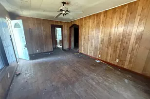 227 24th St NW, Paris, TX 75460 - Photo 1