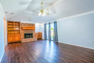 362 S Stewart Dr, Lancaster, TX 75146 - Photo 4