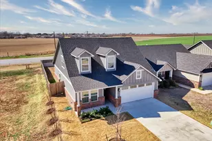 413 Travis Dr, McGregor, TX 76657 - Photo 38