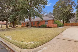 2218 Southridge Dr, Denton, TX 76205 - Photo 2